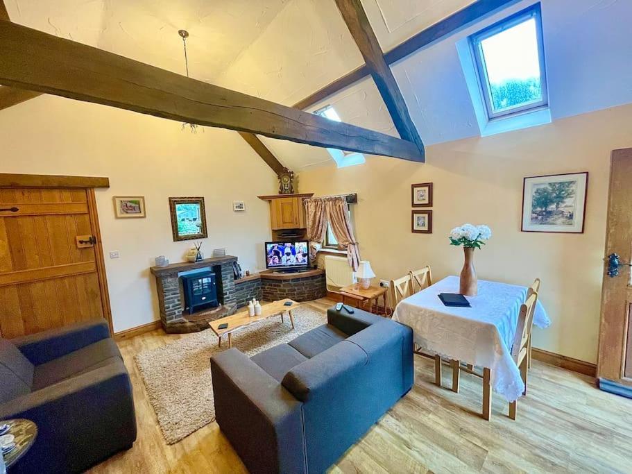 Stone Built Barn In A Beautiful Rural Setting Villa Llangwm-Isaf Bagian luar foto