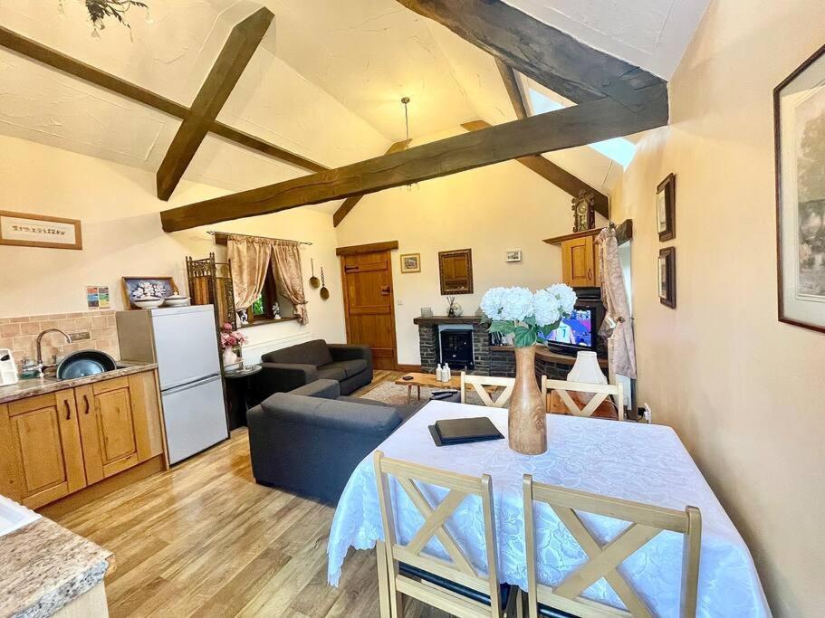 Stone Built Barn In A Beautiful Rural Setting Villa Llangwm-Isaf Bagian luar foto